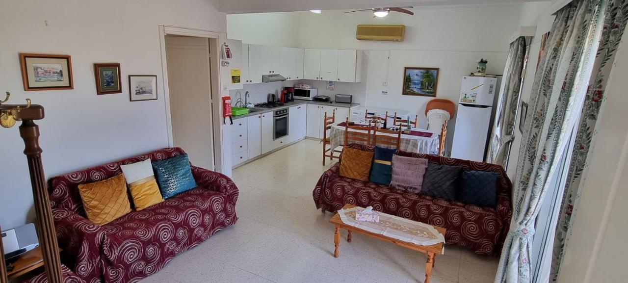 Astrofegia Apartments Near The Sea Agia Marina  Ngoại thất bức ảnh