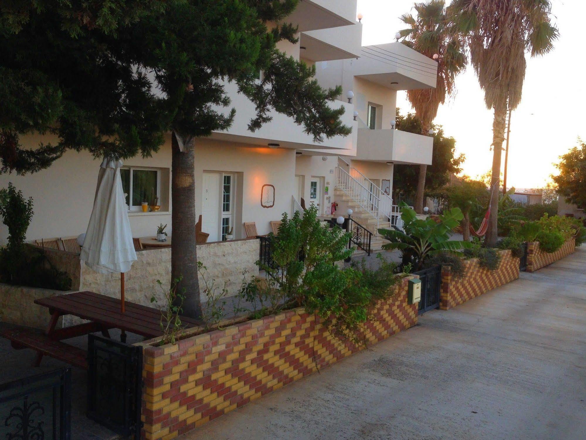 Astrofegia Apartments Near The Sea Agia Marina  Ngoại thất bức ảnh
